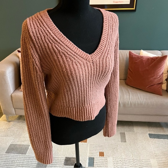 A&F DreamLush Slim V-Neck Sweater | Soft A&F Collection - Picture 4 of 9